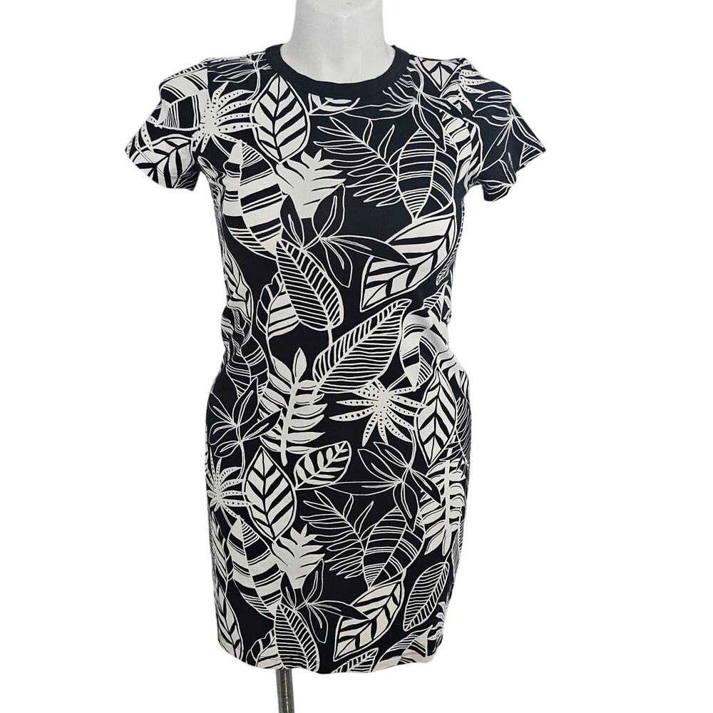 Old Navy Fitted Crew-Neck Tee Dress floral white , black sz M